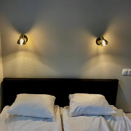 Vesiroos Готель