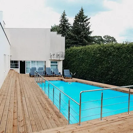 Vesiroos Готель