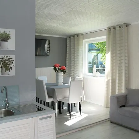 Vesiroos Готель Пярну