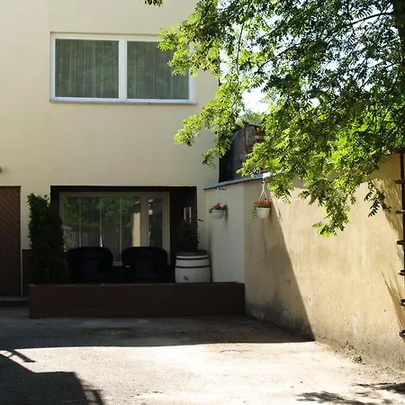 Vesiroos Готель *