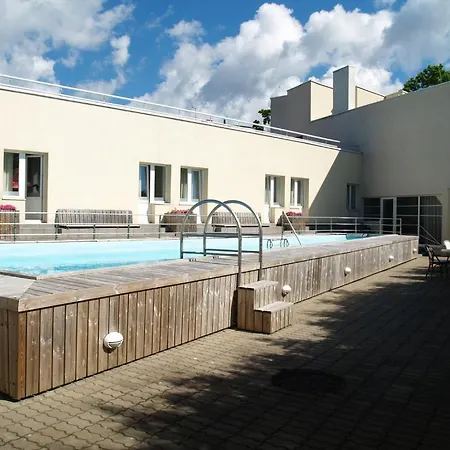 Hotel Vesiroos *