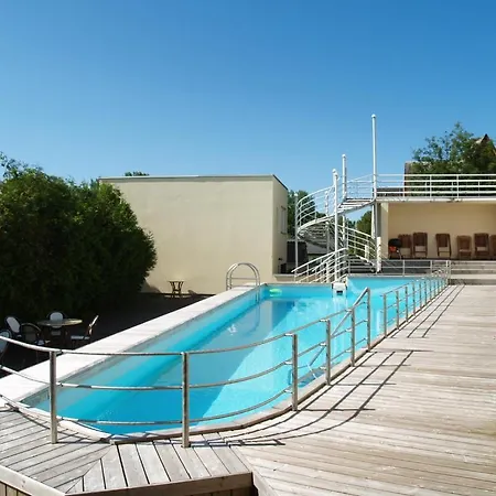 Hotell Hotel Vesiroos Parnu