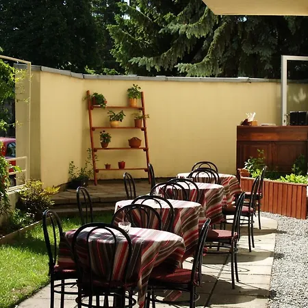 Vesiroos Готель