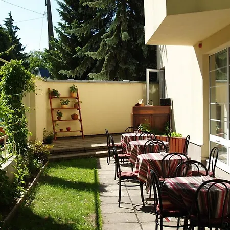 Vesiroos Hotel *