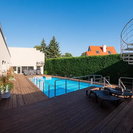 Vesiroos Готель Пярну