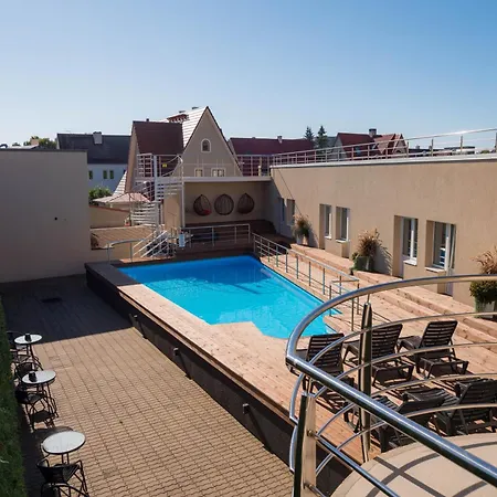 Готель Vesiroos Пярну