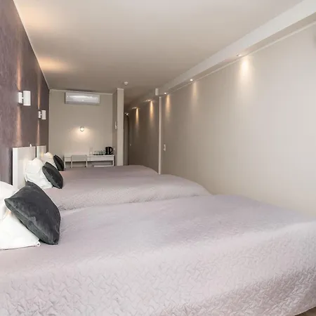 Hotel Vesiroos